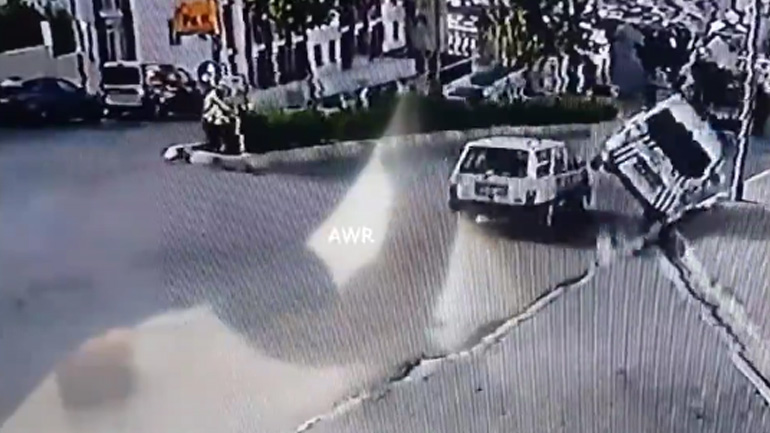 Τρομερή τούμπα από περιπολικό!